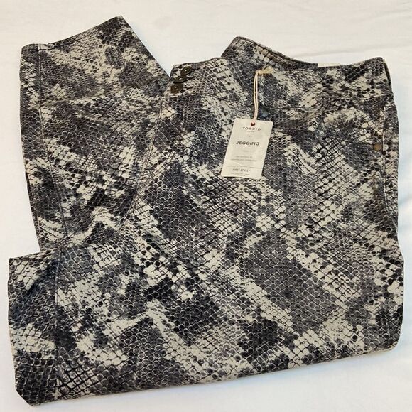 Torrid Snake Print Jegging Sz. 28 Short New - Picture 1 of 13